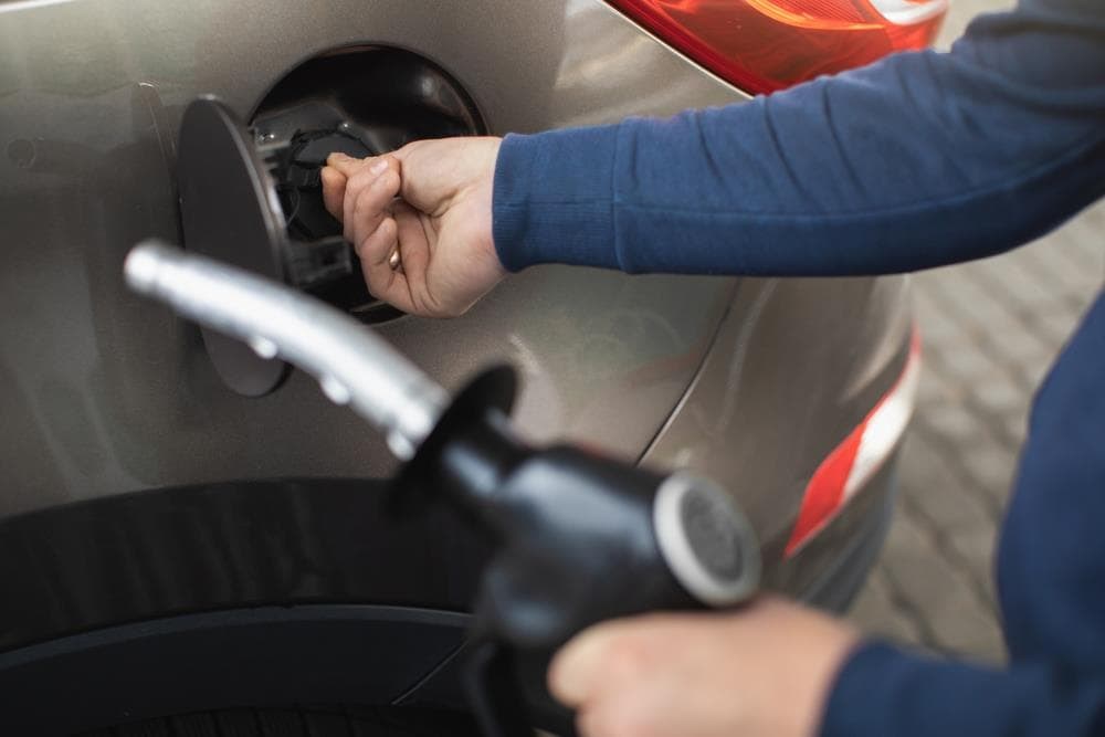 ¿Cuál es la diferencia entre la gasolina sin plomo y la gasolina convencional?