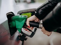 ¿Qué ocurre si echo diésel a un coche de gasolina?