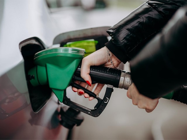 ¿Qué ocurre si echo diésel a un coche de gasolina?