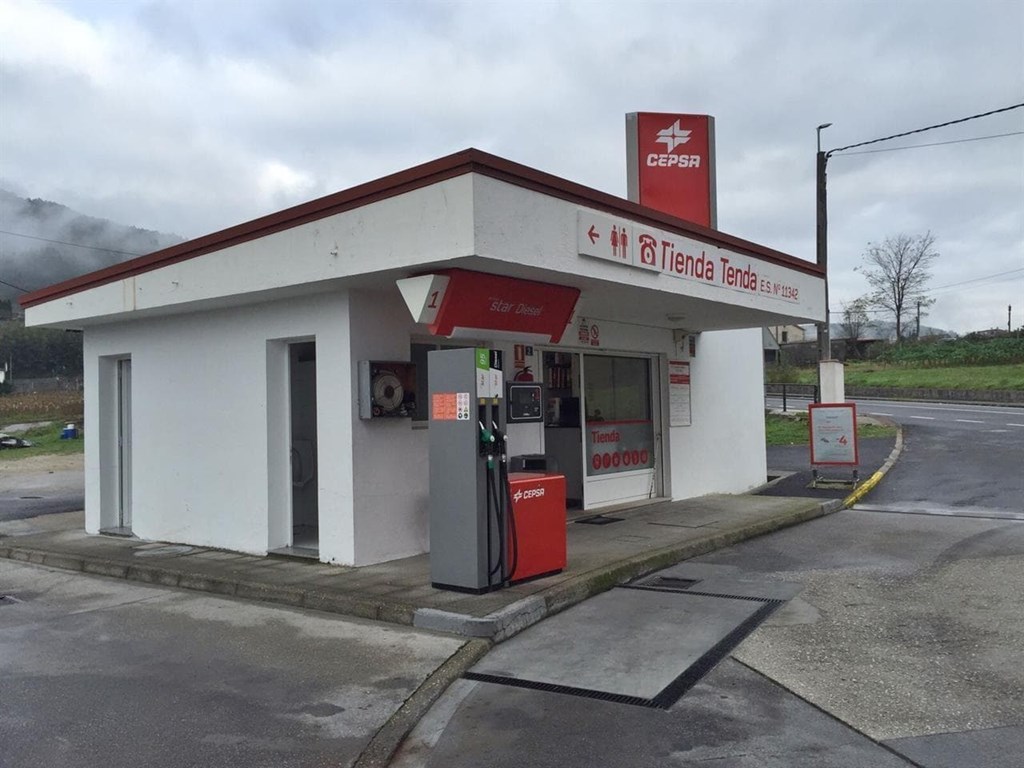 ¿Qué servicios extra ofrece la tienda de nuestra estación de servicio en Campo Lameiro?