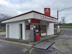 ¿Qué servicios extra ofrece la tienda de nuestra estación de servicio en Campo Lameiro?